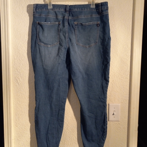 High Rise Distressed Jeans - Picture 6 of 8